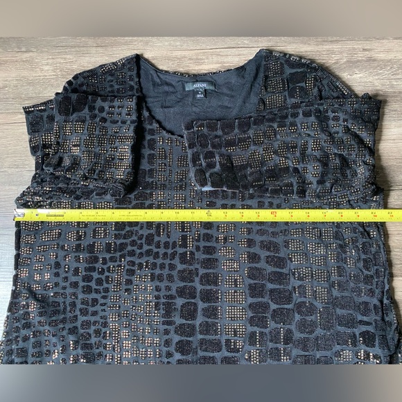 Alfani Black and Gold Textured Top Size 1X - Picture 3 of 9